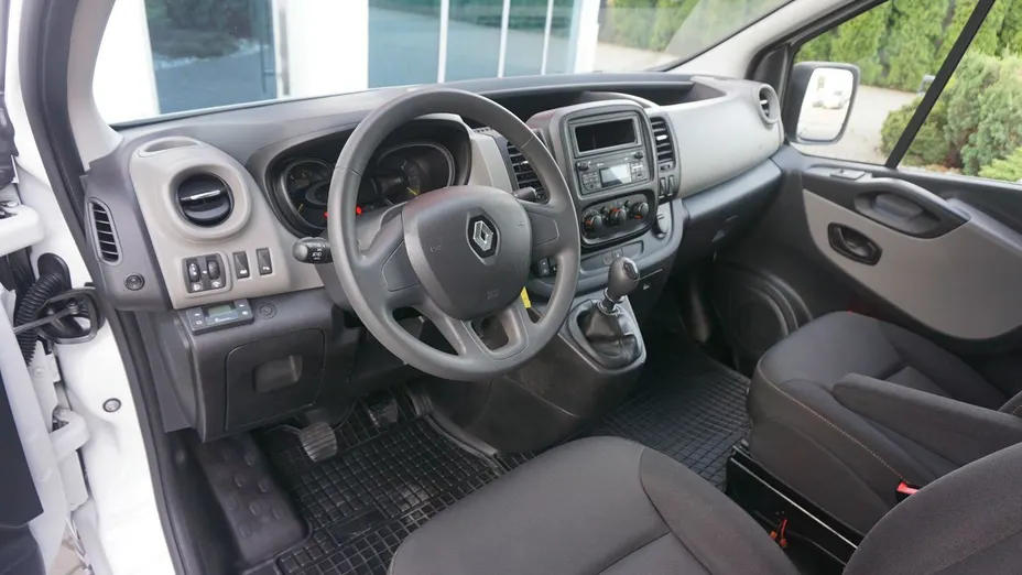 RENAULT Trafic -
