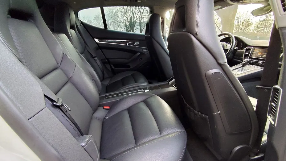 PORSCHE Panamera -