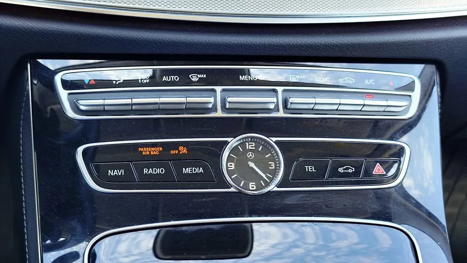 MERCEDES-BENZ E Klasa E 220 d 4-Matic 9G-TRONIC