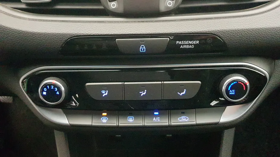 HYUNDAI i30 i30 1.4 Classic +