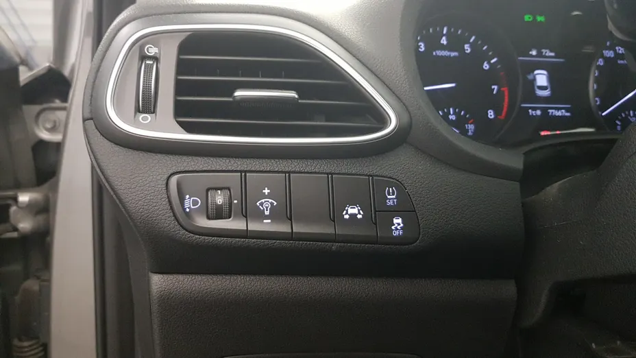 HYUNDAI i30 i30 1.4 Classic +