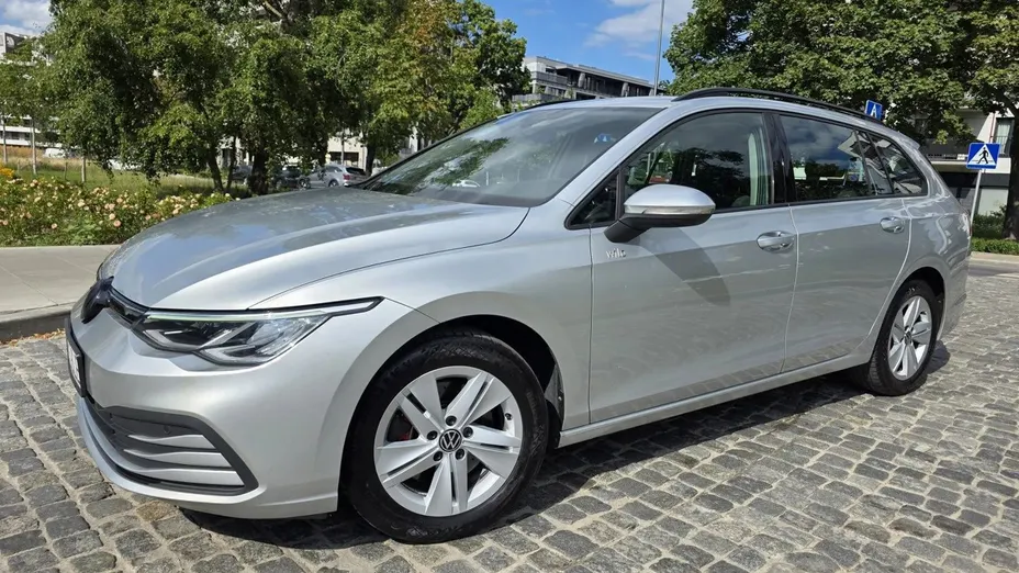 VOLKSWAGEN Golf -