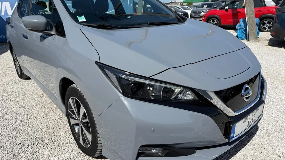 NISSAN Leaf -