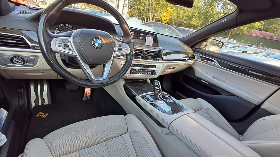 BMW Seria 7 740Li