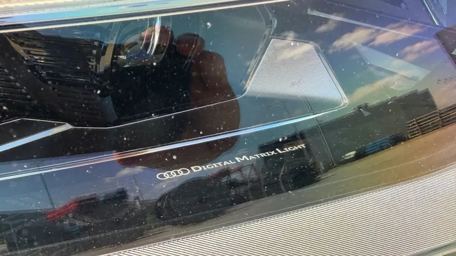AUDI e-tron -