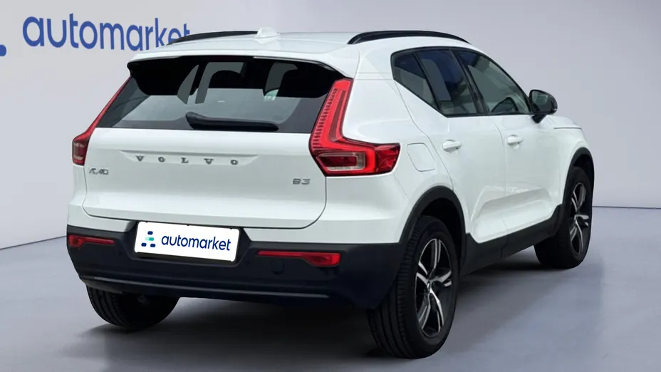 VOLVO XC40 XC40 B3 Plus Dark aut