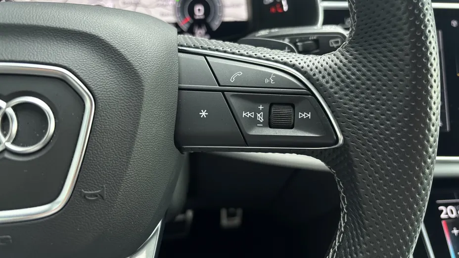 AUDI Q8 -