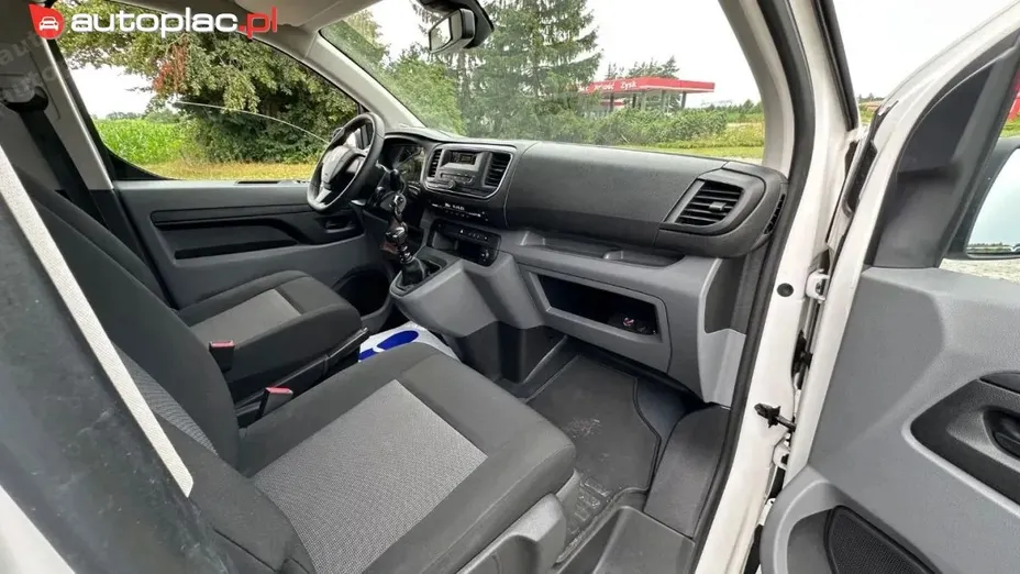 PEUGEOT Traveller -