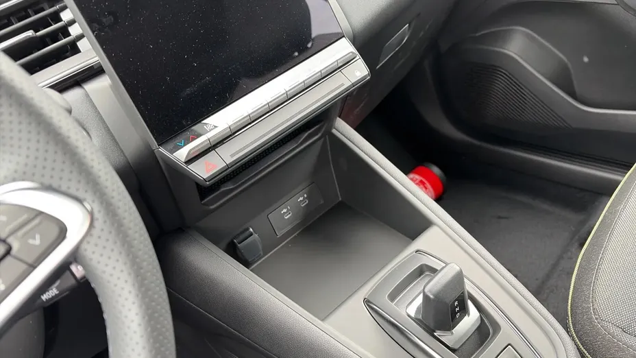 MITSUBISHI Grandis Grandis 1.3T mHEV Intense Style Cold DCT