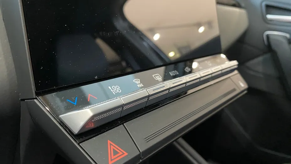 MITSUBISHI Grandis Grandis 1.3T mHEV Intense Style Cold DCT Nowy