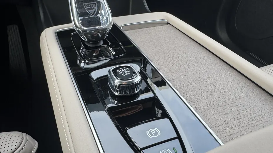 VOLVO XC90 XC90 T8 AWD Plug-In Hybrid Ultra Bright 7os aut