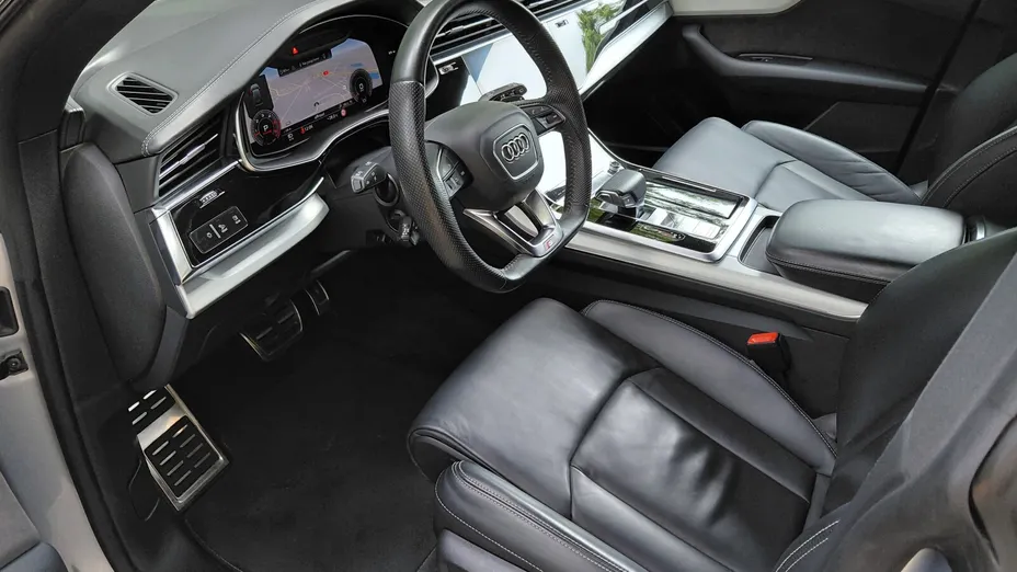 AUDI Q8 -