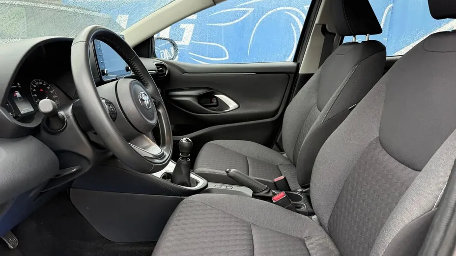TOYOTA Yaris -