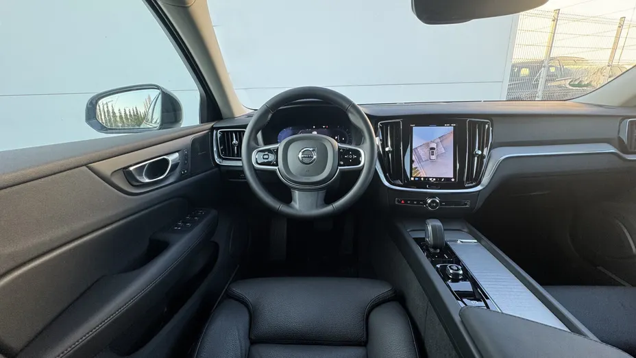 VOLVO V60 V60 B3 B Plus Dark aut