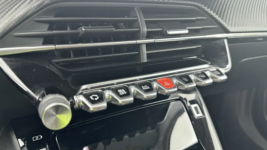 PEUGEOT 2008 -
