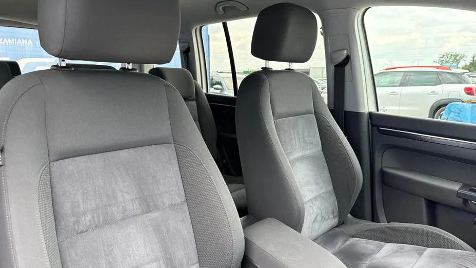 VOLKSWAGEN Touran -