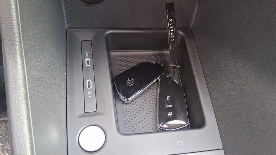 VOLKSWAGEN Caddy osobowy Caddy 2.0 TDI Dark Label DSG Nowy