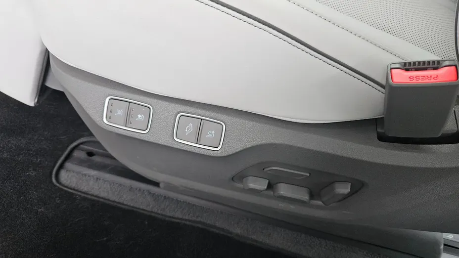 HYUNDAI Staria Staria 1.6 T-GDI HEV Luxury aut