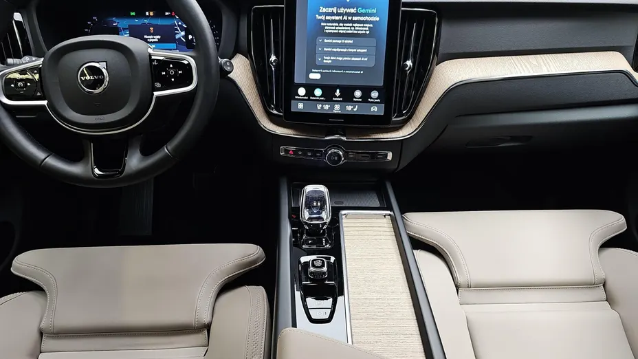 VOLVO XC60 XC60 B5 B AWD Plus Dark aut