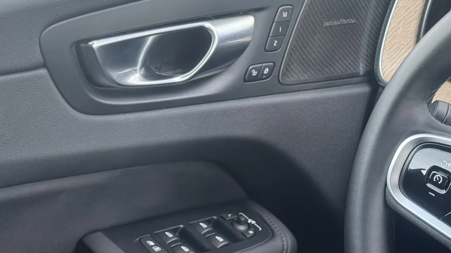 VOLVO XC60 XC60 B5 B AWD Plus Dark aut