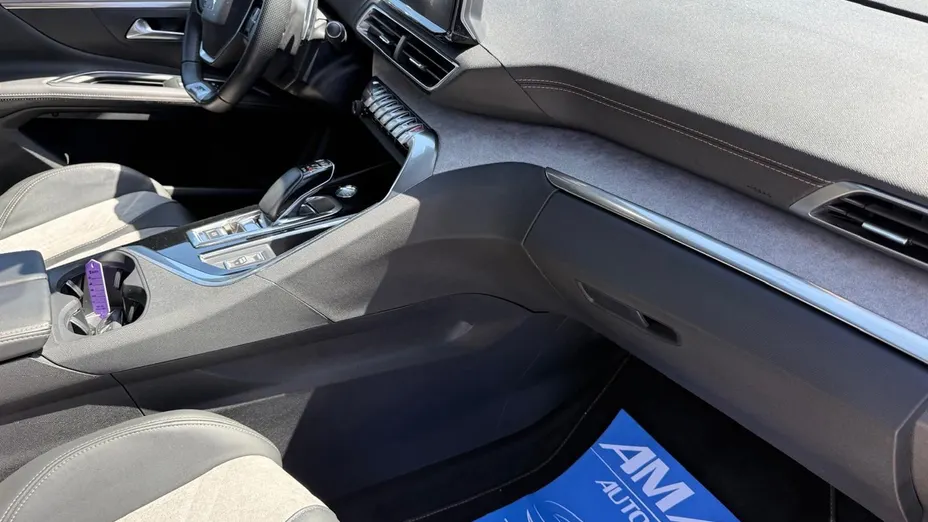 PEUGEOT 3008 -