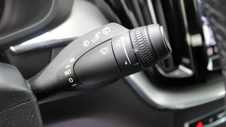 VOLVO XC60 XC60 B4 D AWD Plus Dark aut