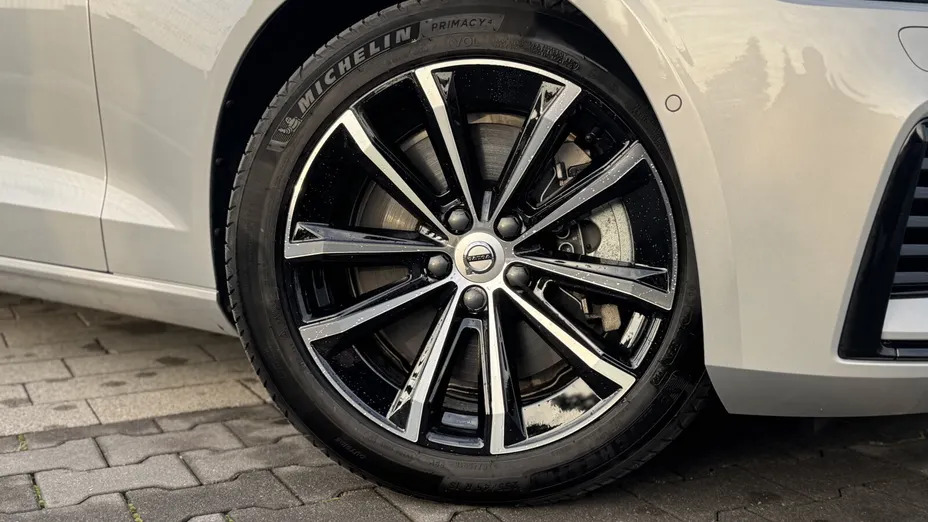 VOLVO V60 V60 T6 AWD Plug-In Hybrid Plus Dark aut