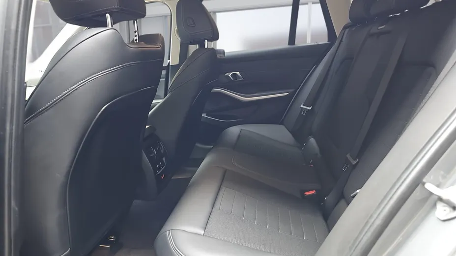 BMW Seria 3 330i xDrive aut