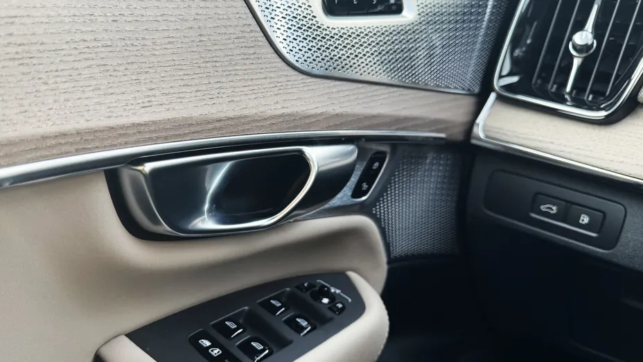 VOLVO XC90 XC90 T8 AWD Plug-In Hybrid Ultra Bright 7os aut