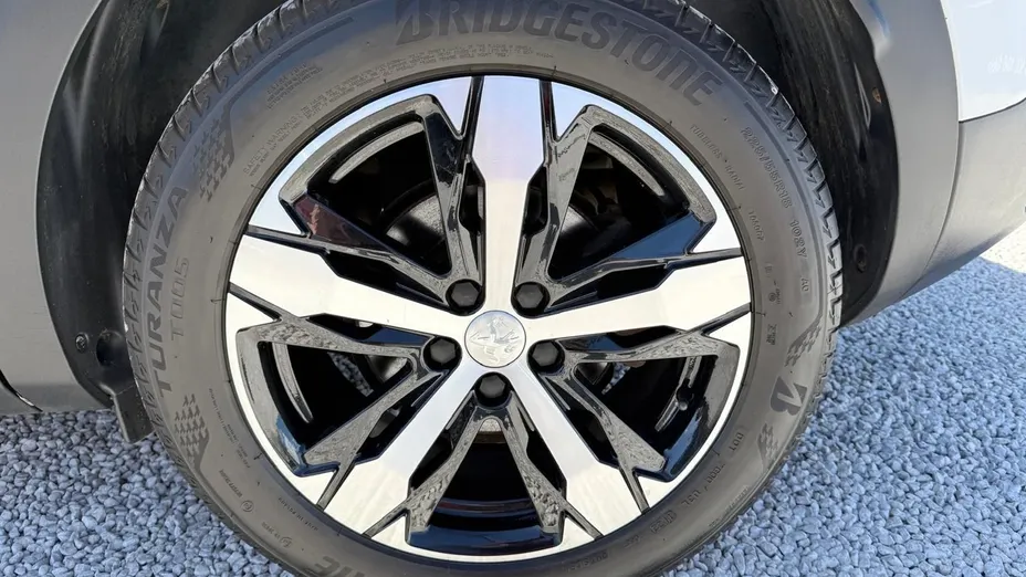 PEUGEOT 3008 -