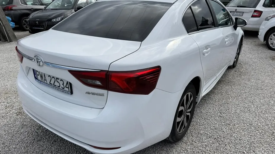 TOYOTA Avensis -