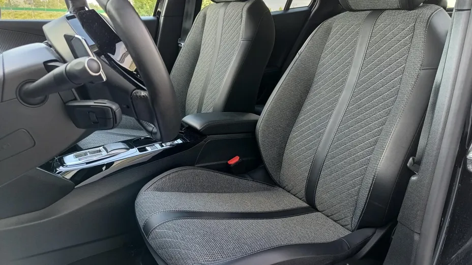 PEUGEOT 2008 2008 PureTech 130 Allure S&S EAT8