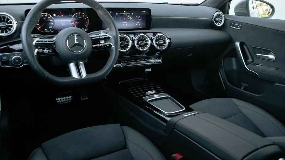 MERCEDES-BENZ A Klasa A 200 AMG Line 7G-DCT