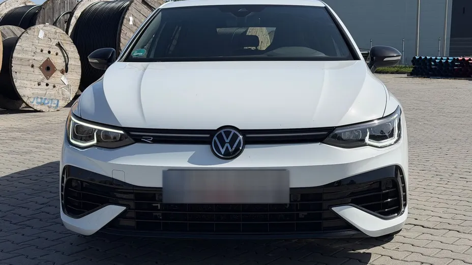 VOLKSWAGEN Golf -