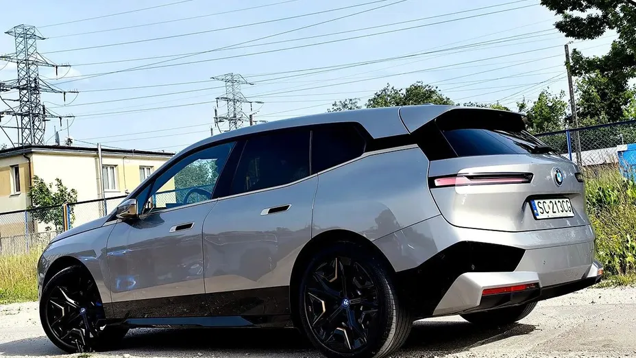 BMW iX iX xDrive40 76.6kWh Signature