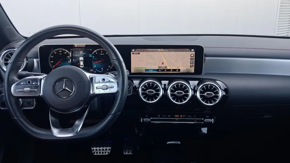 MERCEDES-BENZ CLA CLA 200 AMG Line 7G-DCT