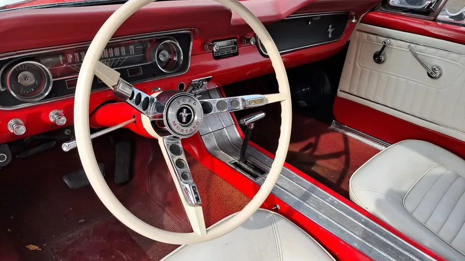 FORD Mustang -