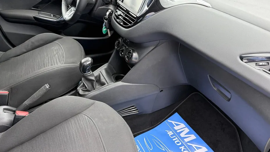 PEUGEOT 208 -