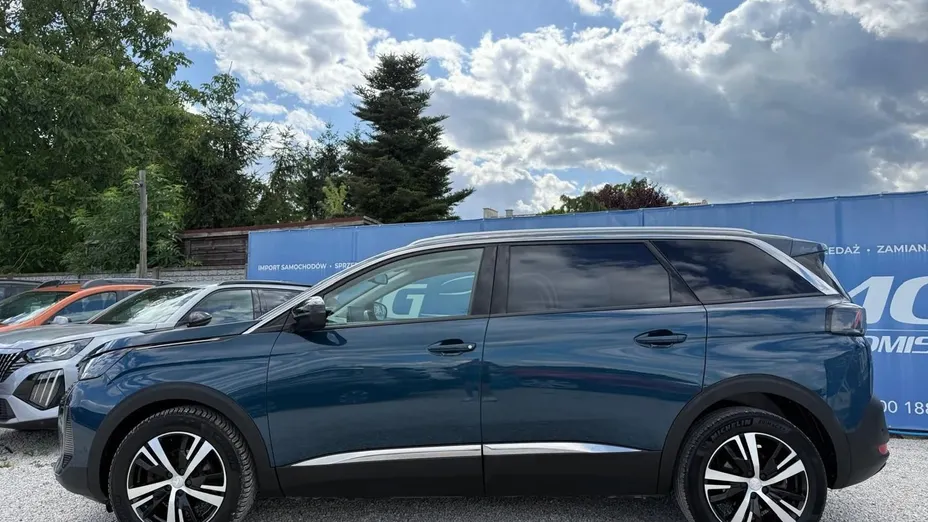 PEUGEOT 5008 -