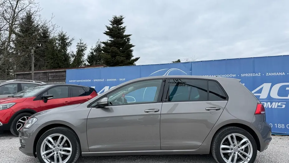 VOLKSWAGEN Golf -