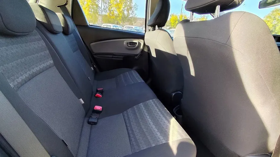 TOYOTA Yaris -