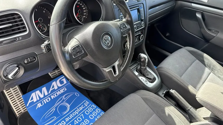 VOLKSWAGEN Golf -