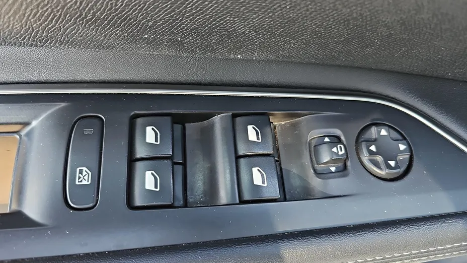 PEUGEOT 5008 5008 1.6 PureTech Allure S&S EAT8