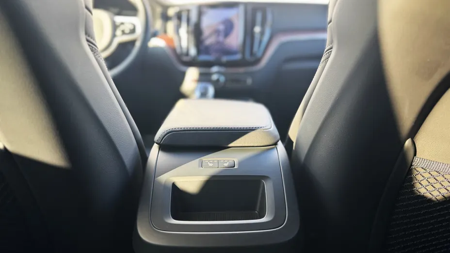 VOLVO XC60 XC60 B4 D AWD Plus Dark aut