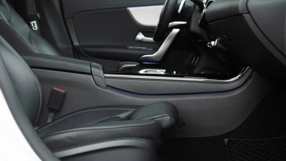 MERCEDES-BENZ CLA CLA 200 AMG Line 7G-DCT