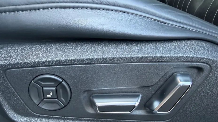 AUDI e-tron -