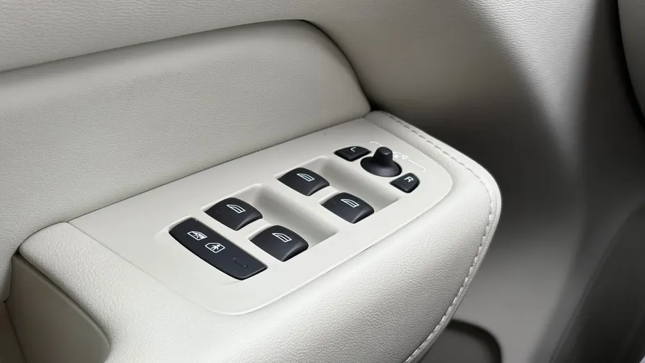 VOLVO XC60 XC60 B4 D AWD Plus Dark aut