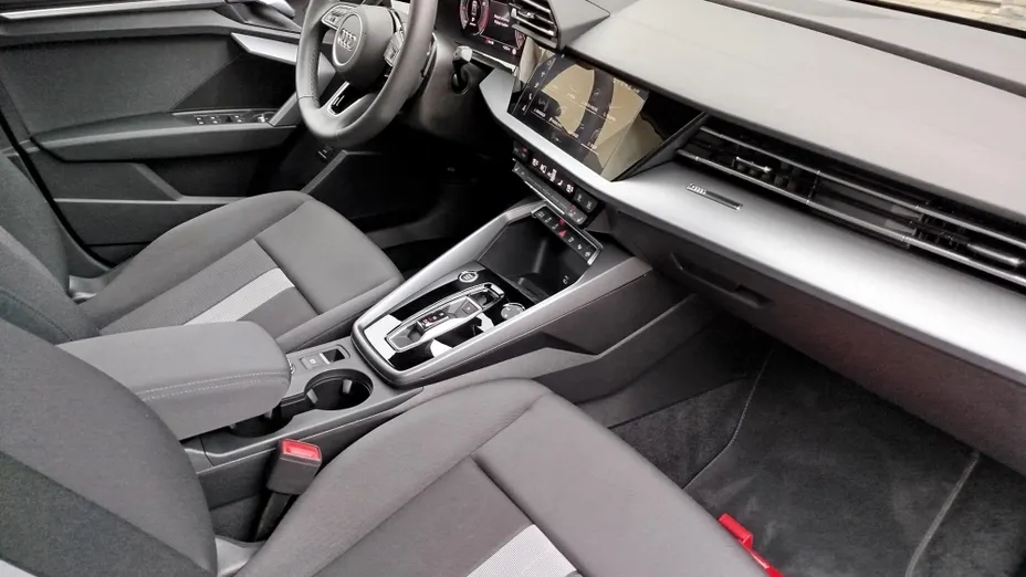 AUDI A3 A3 TFSI mHEV 110 kW Advanced S tronic