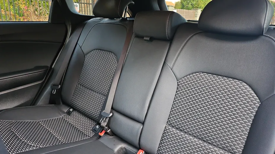 KIA Cee'd Ceed 1.6 GDI PHEV Business Line DCT