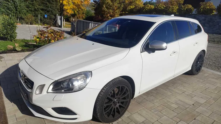 VOLVO V60 -